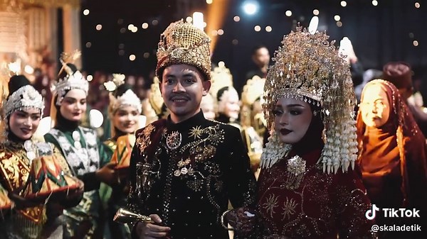 Tarian Ranup Lampuan Versi Lama: Keindahan Tari Aceh