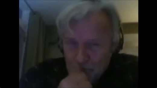 Rutger Hauer habla sobre Roy Batty de “Blade Runner” (1982) y su maravilloso monólogo final. Pero además, ha salido a corregirnos a los cinéfilos del mundo con toda la humildad que transmiten sus palabras: Él aclara sobre el mito cinéfilo de su improvisación final (que nosotros mismos hemos contado en algún momento). ¿Caben dudas sobre quién fue el verdadero protagonista de Blade Runner? #RutgerHauer | Cinéfilos Rebeldes