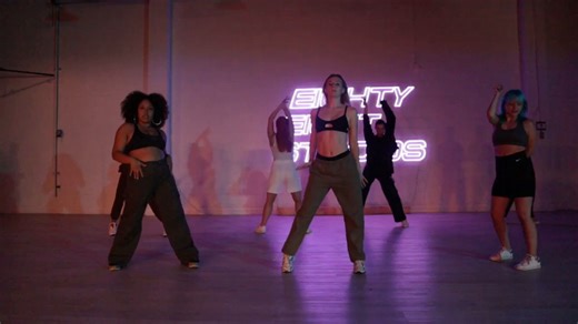 IDA STUDENTS HAVING A BLAST 💥 IN LA! Here at Tarik Tha Booms class at EightyEight Studios in Hollywood! . Wanna dance in LA? Come join us at our academy🌴⁠ ⁠ 📣 Do you want to work as a dance professional? 💃⁠ Travel the world 🌎 and have the time of your life! Let all our teachers at our academy guide you to the life you want as a dance professional! ⁠ .⁠ IDA educated dance performers are working as professional dancers on stage, TV, films, commercials and as choreographers, creators, coaches 