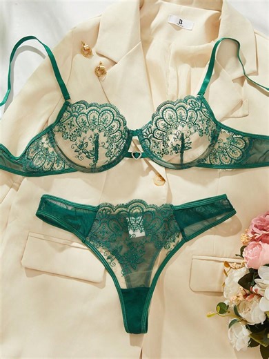 Christmas Lingerie  And Sexy Ladies' Lingerie Set In Dark Green Lace With Transparent Floral Embroidery, Fully Creating A Romantic And Sexy Atmosphere