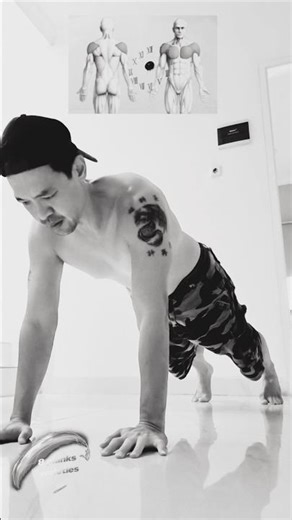 8 planks variation workout.