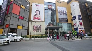 clip-19670044-mall-india-noida-ncr-india-5th-july2016rotating-view