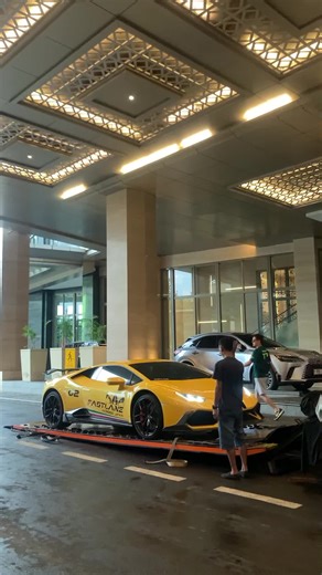 Fastlane Across Java: Lamborghini Adventures in 2025