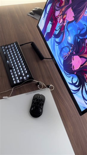 New desk and new vibes. Cozy comp setup🦇 Let me know if this is a W or L🙏🏼 #desk #compsetup #techtok #setup #heightadjustabledesk