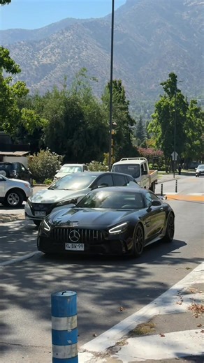 Exploring the Mercedes-AMG GTR Performance