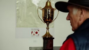 The 2023 Oulton Park Exhibition opened last night and is a available to view free to all Gold Cup ticket holders today and tomorrow 🏆 The exhibition includes work from local artists and photographers, whilst a specially commissioned piece by Steve Jones can be exclusively seen this weekend before moving to its permanent home with the Jim Clark Trust in Scotland. The exhibition also includes a Lotus 25 and Lotus Cortina, as raced by 1962 and ‘63 Gold Cup winner Jim Clark 🏁 | Oulton Park