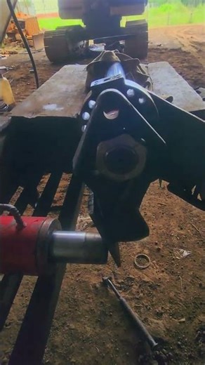 Giant Hydraulic Press vs Cylinder Excavator