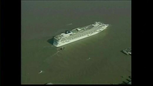 A Norwegian Cruise Lines ship that lost control and ran aground with more than 3,500 passengers and crew near Bermuda was towed to deeper waters and will head to shore Wednesday morning. Read more: http://nbcnews.to/1FtP5Eh | NBC News