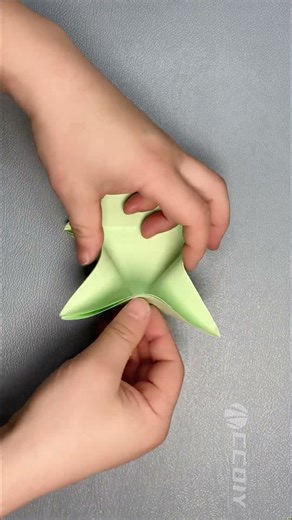 👉 How to Fold a Jumping Origami Frog! 🐸 (Easy & Fun)