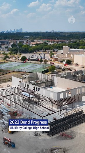 🏗️ Progress at LBJ Early College High School! 💜 ✨ The new athletics building is coming together piece by piece and we’re thrilled to share the latest updates! Our construction teams are hard at work installing structural steel and exterior walls. Every beam and bolt brings us closer to new spaces where Jaguars will grow, learn, play and shine. Special thanks to our partners : AECOM, LPA Design Studios, and Rogers O’Brien Construction for helping make this vision a reality! #AISDFuture • • • • 