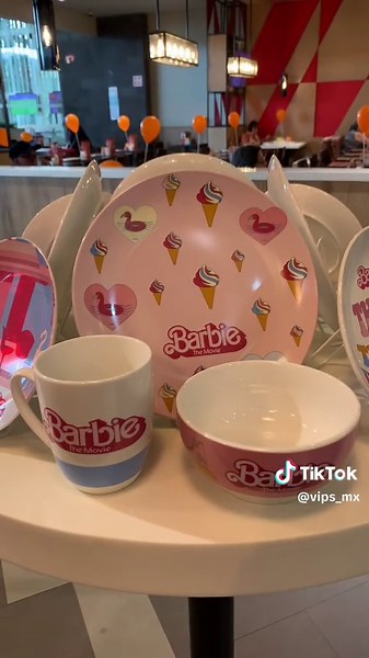 Nueva vajilla de Barbie exclusiva en Vips