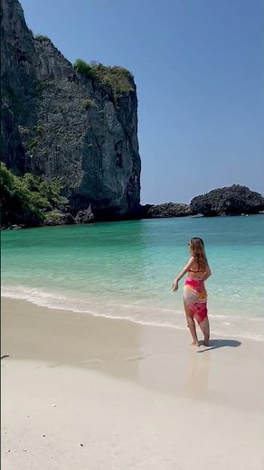 🐠💙 Dive into the crystal-clear waters of the Phi Phi Islands! 🌴\n\nThere’s nothing quite like swimm