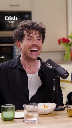 Master impressionist Peter Serafinowicz, does NOT disappoint! | Pepa Pod