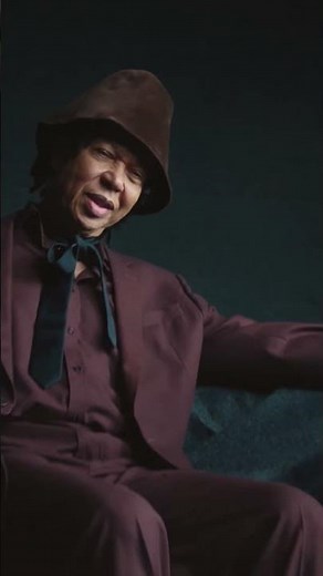 Começando a semana ao som de “Um Brinde”, nova música do Djavan! Já ouviu?