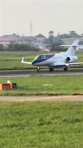 Bosunola Quebec on Instagram: "@vic_tur Fly Elite company Hawker 850Xp the Hawker 850XP business jet is equipped with the Rockwell Collins Pro Line 21 avionics suite, featuring four large adaptive screens for enhanced flight information, weather, and terrain awareness, making it a standard feature in this upgraded mid-range jet."