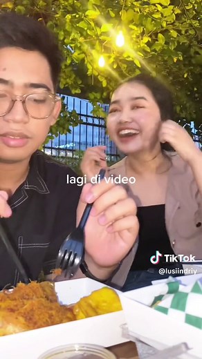 Buat Vlog Sama Dia, Bercanda Lucu Bareng Pacar - Video TikTok Lucu