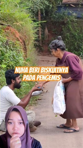 Nuha gives her biscuit to the beggar