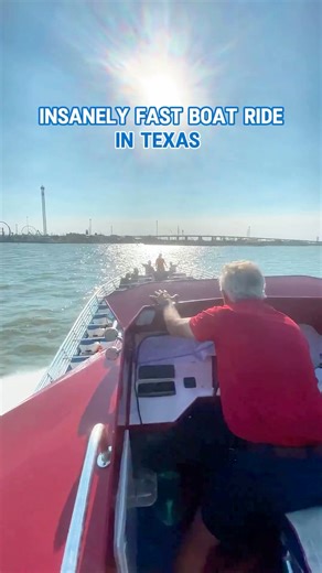 Craziest Boat Ride in Texas ⛴️ You can find the Boardwalk Beast along the @kemahboardwalk right outside Houston! 💦 It’s a 25 minute ride on Galveston Bay and during it you get to enjoy the wind, waves, and fun entertainment. I knew it was going to be fun but it TRULY feels so fast and the waves get so big they splash everyone on the boat! You can only get tickets for it at their booth behind Landry’s Seafood house (no booking online)! 🦞 Comment “Link” for our full list of the best things to do