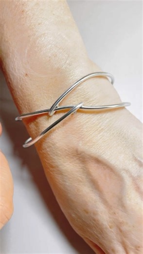 Super easy wire-wrapped bracelet tutorial