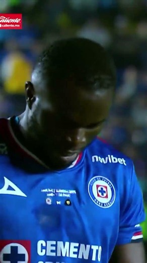 ❌⚽ era el 1er GOLAZO de Cruz Azul vs Pumas! Disparo de Ebere frente al PORTERO! TAPA el PORTERO!