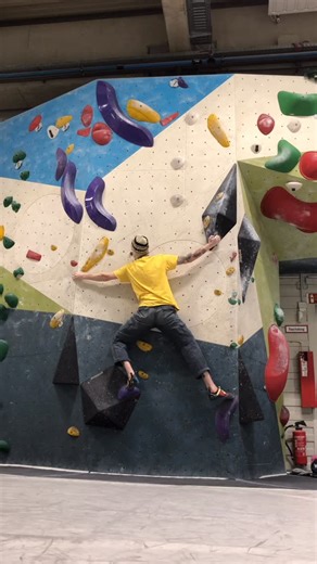 Basti F. on Instagram: "Montag 29.12.25 After not having been to monkeyspot for a while, I used my last day of vacation to go to Duisburg. Since it’s still the school holidays, the hall was quite crowded, but there were also lots of nice new problems, such as this level 7/9 boulder 😉🤙 📍gym @monkeyspot_duisburg 🟣holds by @twall_climbing 💭chalk by @kletterkalk 👟shoes by @scarpa_de #monkeyspot_duisburg #climbing_is_my_life #boulderingismypassion #boulder_fox #bouldering_videos_of_instagram"