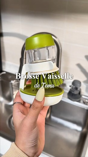 Temu France on Instagram: "🧽Faire la vaisselle n'a jamais été aussi facile grâce à notre brosse avec distributeur de savon ! Frottez, récurez et faites briller votre vaisselle sans effort. ✨🧼 🔍 Obtenez la vôtre avec le code dpp9244. #Temu #TemuFinds #CleaningTools #kitchenhacks #Cleaninghacks"