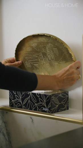 525K views · 37 reactions | Looking for a fun decorating accessory? Try a Scotties®’ Supreme H&H Designer Series tissue box! Blue Botanical adds a hit of contrast to this bathroom with its delicate white lines and inky background. Presented by Scotties®’ | House & Home | Facebook