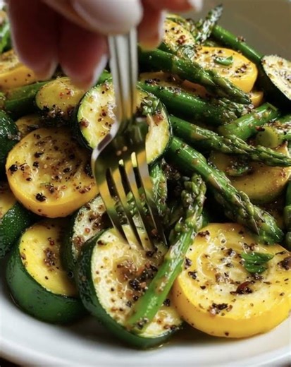 Flavorful Asparagus with Zucchini and Squash – Roasted Delight