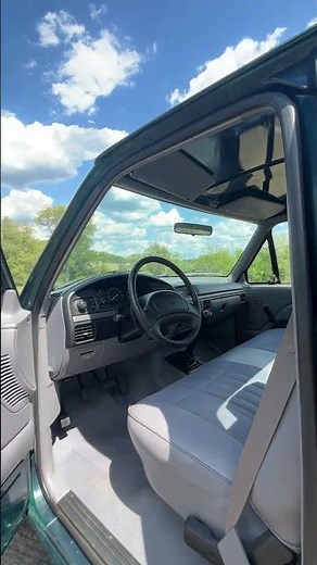 1995 Ford F-350 XL Dually | Interior Overview
