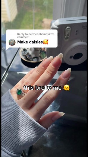 Daisy Nail Tutorial for Spring 2022 | DIY Nails Video Tutorial