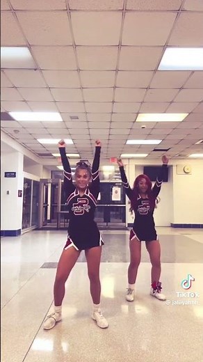 Cheerleaders doing Viral TikTok