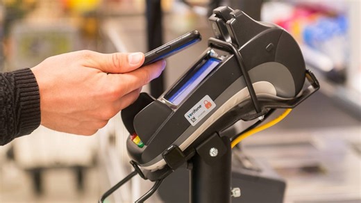 Umfrage: Immer mehr Menschen zahlen auch mal mit dem Smartphone