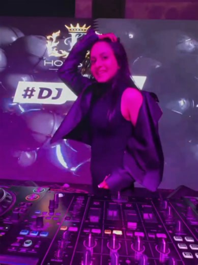 DJ Vibes: Ignite Your Party Atmosphere