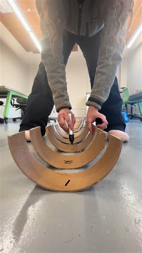 Length/scale of underbelly of centipede #sculptureart #handful / beginning faze before structure