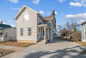 352 W 8th Ave, Oshkosh, WI 54902 - MLS 50303243 - Coldwell Banker