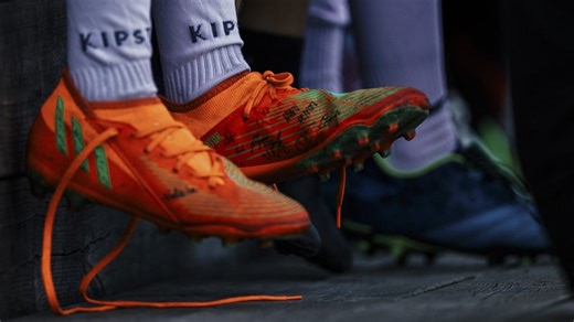 Rugby : les garçons ont un vestiaire, les filles de 14 ans attendent dehors dans le froid… Une éducatrice dénonce des conditions indignes
