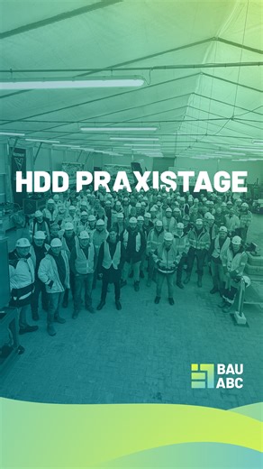 BAU ABC on Instagram: "👷‍♀️👷‍♂️ Die 𝐏𝐫𝐚𝐱𝐢𝐬𝐭𝐚𝐠𝐞 𝐢𝐦 𝐑𝐚𝐡𝐦𝐞𝐧 𝐝𝐞𝐫 𝐅𝐚𝐜𝐡𝐤𝐫ä𝐟𝐭𝐞𝐬𝐜𝐡𝐮𝐥𝐮𝐧𝐠 𝐧𝐚𝐜𝐡 𝐆𝐖 𝟑𝟐𝟗 liegen hinter uns. Und sie haben wieder gezeigt, wie wichtig der regelmäßige Blick in die Praxis ist. Geräteführende, Bauleitende und Fachaufsichten haben sich im BAU ABC getroffen. Wissen auffrischen. Erfahrungen teilen. Fragen aus dem echten Baustellenalltag klären. 𝐈𝐦 𝐅𝐨𝐤𝐮𝐬 𝐬𝐭𝐚𝐧𝐝𝐞𝐧 𝐮𝐧𝐭𝐞𝐫 𝐚𝐧𝐝𝐞𝐫𝐞𝐦: 🛠️ sicherer Geräteeinsatz 🌍 Be