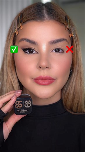 Lua Andrade on Instagram: "Como levantar seu olhar SEM cirugia! Apenas com ✨ MAQUIAGEM ✨ Um truque simples, rápido e que muda completamente o formato do seu olho! 🖤 E o melhor… Usando apenas UM produto: o delineador Wish Duo da Michelly Palma by Indice Tokyo! Super pigmentado, resistente (é o que uso nas minhas noivas), fácil de esfumar e super versátil! 😎 E eu consegui cup0m pra vocês no site que está na bio do perfil da @michellypalmamakeup. Aproveitaaaaaa! É LUA 🏷️"