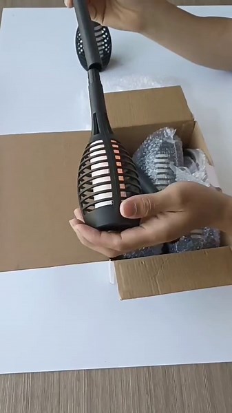 Solar-Lights-Outdoor 4-Pack-Torch-Tiki Flickering-Flame-Outside-Waterproof Decorations-Decor - for Garden Yard Patio Pathway Walkway Lawn Backyard Auto On/Off