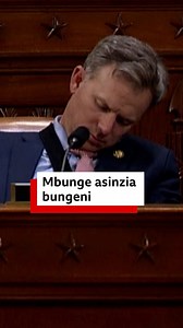 Mbunge alala usingizi wakati wa kikao cha Bunge cha usiku - Mbunge huyu alilazimika kuamshwa wakati wa kikao cha Kamati ya Bunge ambapo Wabunge wa Marekani walikuwa wakijadili mswada wa maridhiano unaojumuisha punguzo la kodi la Trump. - Wakati wa kupiga kura kuhusu marekebisho ya mswada huo, wabunge waligundua kuwa Mwakilishi Blake Moore alikuwa amelala kwenye kiti chake na kuamshwa. - - - #bbcswahili #marekani #siasa #bungeni | BBC Swahili