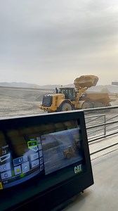 The 966XE comes loaded with new features. In addition to the new transmission, the 966M XE offers standard manual front locking differential axles, improved standard ride control and significantly improved fuel economy. It also has Cat® Payload as standard, which is what Siggy from the Malaga team is showing the crowd here. #jobsite #earthmoving #dirtlife #heavymachinery #catequipment #catpayload #catwheelloader #heavyequipmentlife #cat966 #earthmovingdaily #caterpillarmalaga #letsdothework | Ca