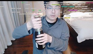 Burning直播开香槟看香槟视频，和Chalice互动送虎牙1号