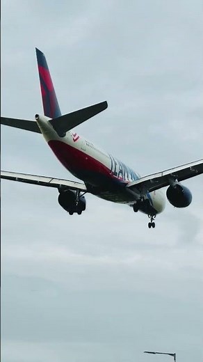 That engine sound will give you chills #aviation #planespotting #asmr