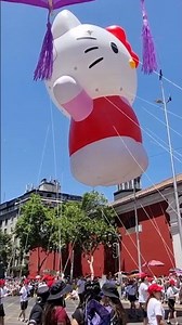 paris parade 2015 chile #hellokitty #chile #trendingvideo #paris #diversiongarantizada #navidad