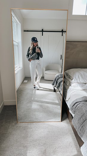 When you look around and piles of clutter are telling you to do things instead of clear open spaces that bring peace and calming feelings-this causes overwhelm. What can we do about this? -clear your counters flat surfaces -get rid of items you don’t use or have space for -only keep what you need for this season of life -keep clothing you love and will wear often There is enough chaos and overwhelm in our world, let’s take control where we can by simplifying our homes 🤍 . . . . #simplehomestyle