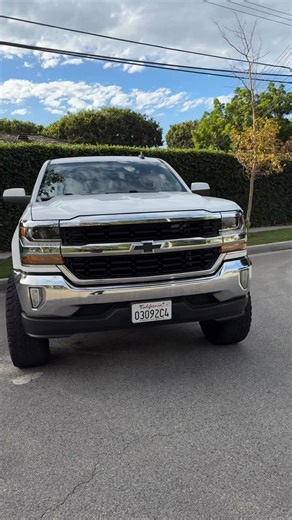 167 reactions · 51 comments |  2016 CHEVY SILVERADO CREW CAB  ✅ Automática | 4 puertas ✅ Cámara de reversa y sensores ✅ Solo 72,000 millas ✅ Navegación Título limpio | Sin accidentes  Ubicados en Santa Ana, California  ¡Amigo, no dejes que te la ganen! Aprovecha las especiales de la semana   Pregunta por Jaziel  657-543-9945 | JP Motors Santa Ana | Facebook