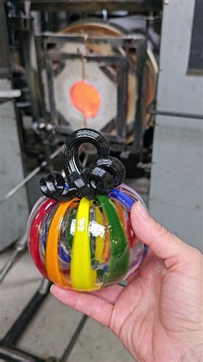 The rainbow is so classic it goes with everything! From pumpkins to pint glasses and paperweights, we are notorious for using the rainbow 🌈 on everything we can! This piece is available in our webstore, but there is only one. 🎃 #glassart #glasspumpkin #glassrainbow | epiphany studios