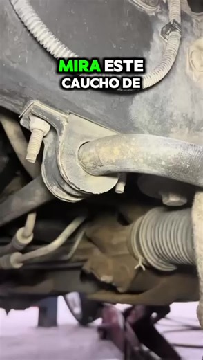 estabilizadora: “¿Escuchas golpes en cada bache? Este caucho de la barra estabilizadora era el culpable 😳🔧 ¡Mira cómo lo dejamos como nuevo!” #Mecánica #DidiFixCar #Suspensión #CarRepair #AutoTech