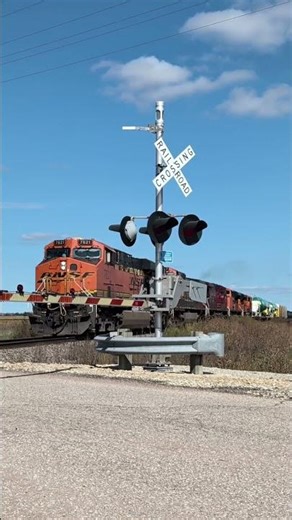 BNSF H-KCKDDC @ Pleasantview with an H1 and a CP AC44!