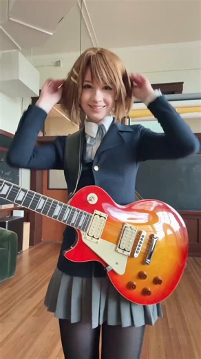 yui from k-on! 🎸 cosplay
